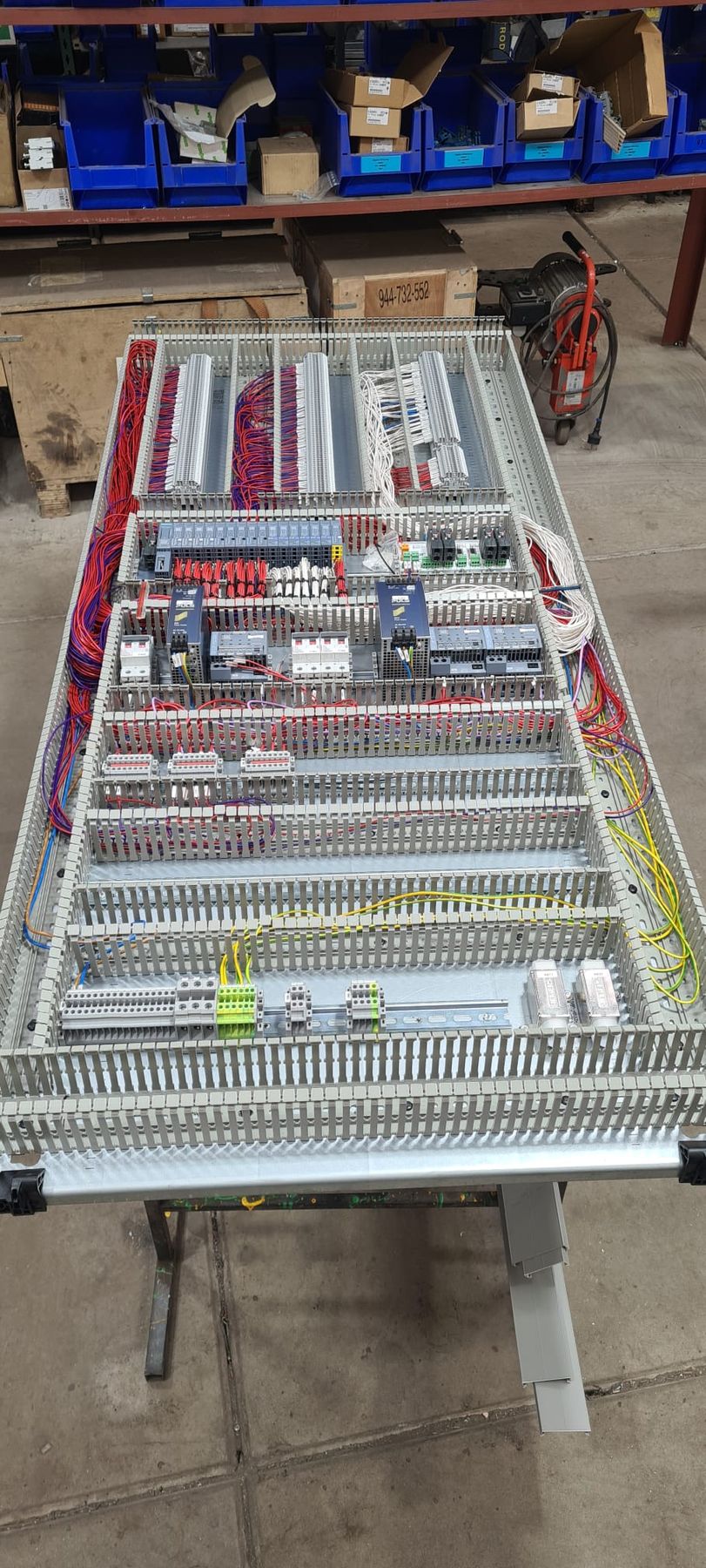 Opbouw van een automatiseringsbord – Stap 3 · Interne bedrading