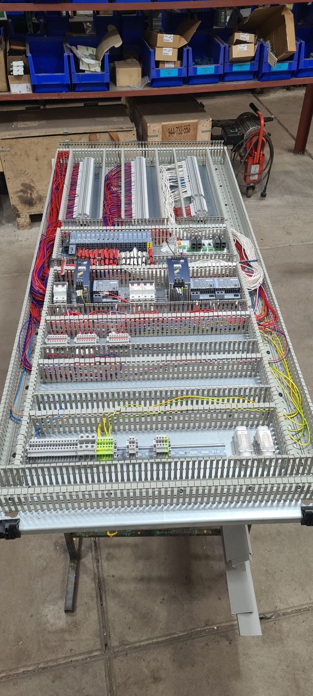 Opbouw van een automatiseringsbord – Stap 3 · Interne bedrading